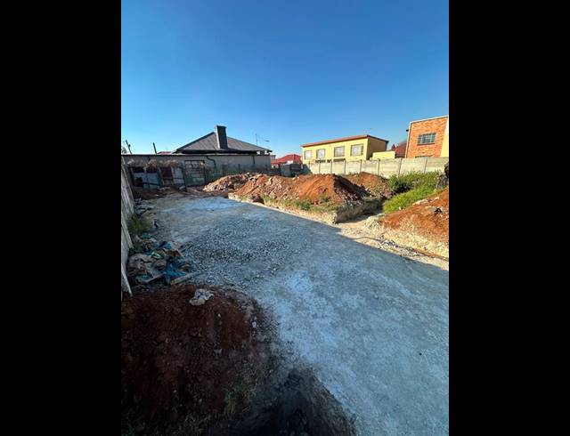 LAND FOR SALE IN GEDULD